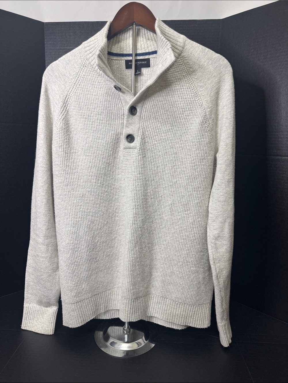 Banana republic Men's thick Henley like Button-Neck Cream Knit Sweater Large